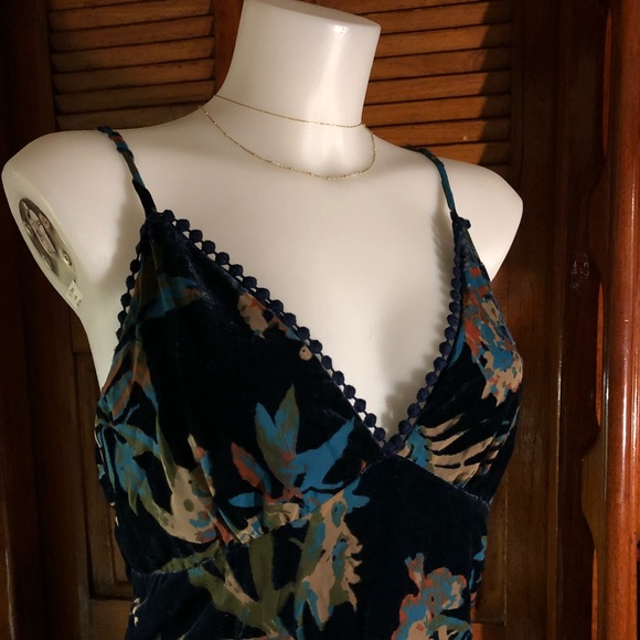 Velvet mini dress - Picture 2 of 8